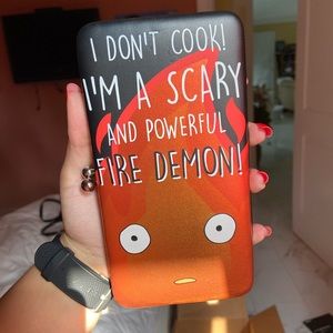 Calcifer twist lock wallet
